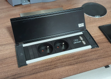 Výklopná zásuvka BACHMANN KAPSA / čierna / 2x 230 V + 2x USB / 70 x 204 mm / 927.004+927.101