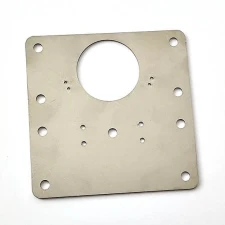 Plech na opravu vytrhnut�ch z�vesov a podlo�iek 9 x 9 cm / nerezov� platni�ka