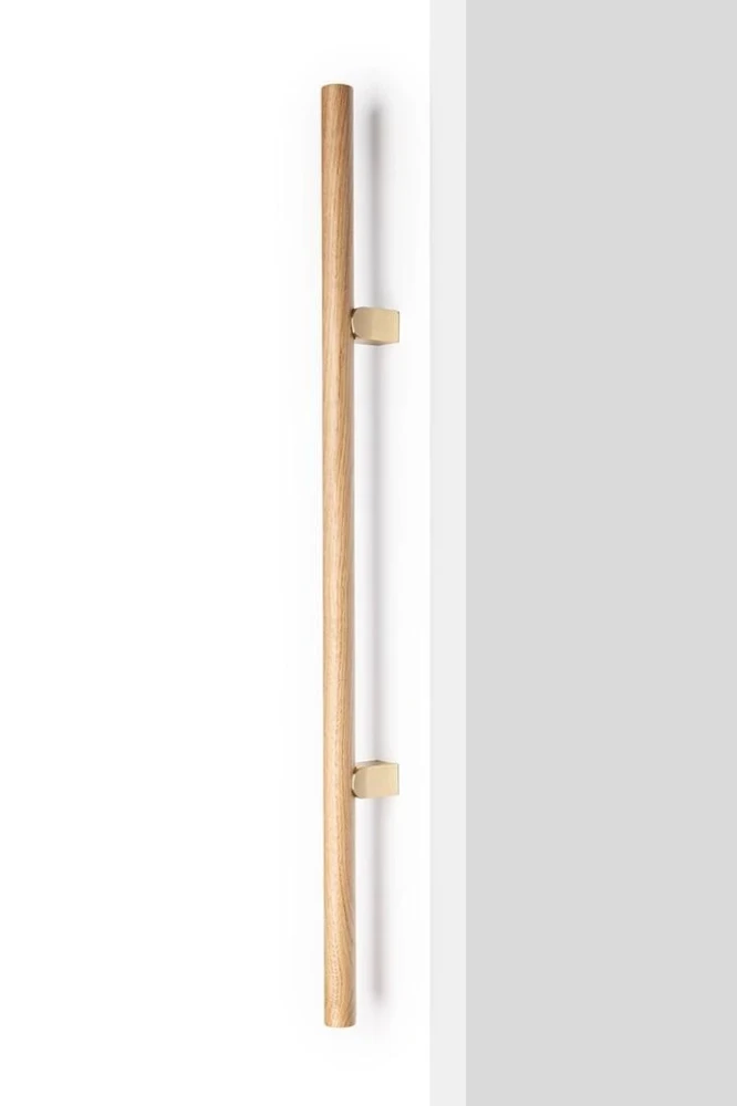 Úchytka Viefe KUMO WOOD BIG BBS – obojstranná / dub + lakovaná brúsená mosadz / 610 mm