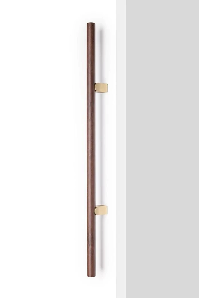 Úchytka Viefe KUMO WOOD BIG BBS – obojstranná / orech + lakovaná brúsená mosadz / 610 mm