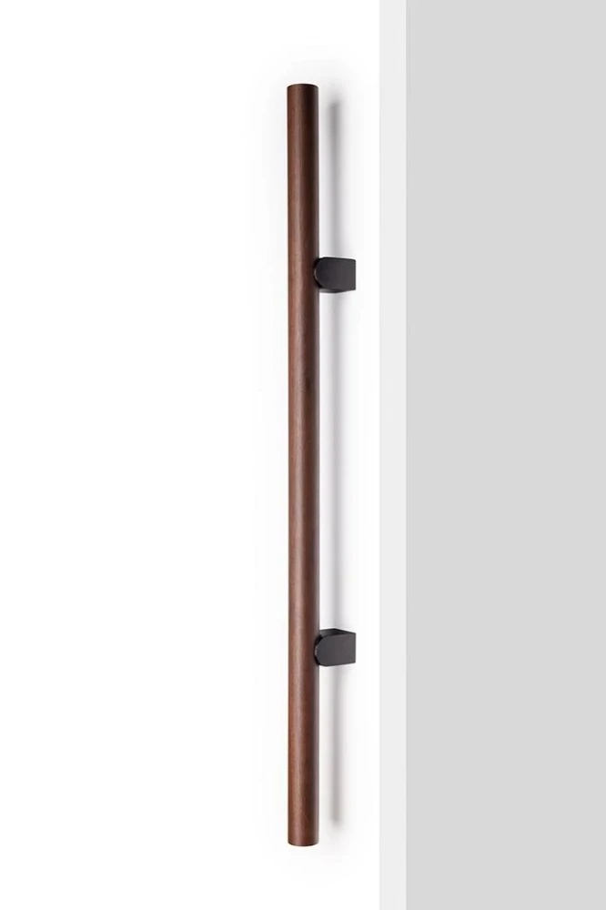 Úchytka Viefe KUMO WOOD BIG ONE 1SS – montáž spredu / orech + titánová čierna / 1596 mm