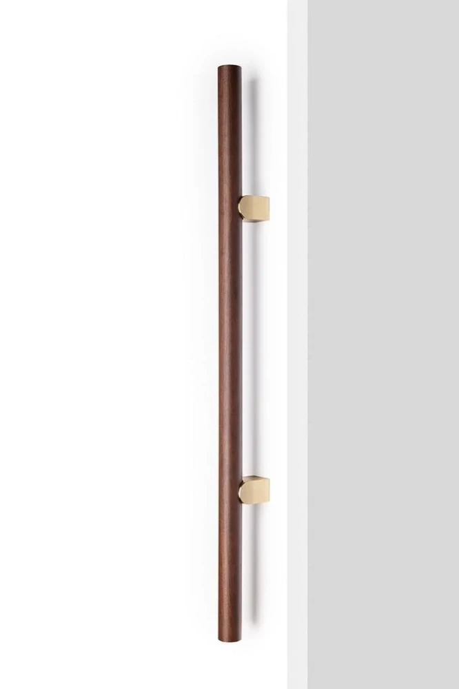 Úchytka Viefe KUMO WOOD BIG ONE / orech + lakovaná brúsená mosadz / 1596 mm